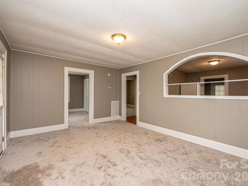 1725 8th Avenue, Hickory, NC 28601.  MLS# CAR4375956, YatesRealty ID 16596. 