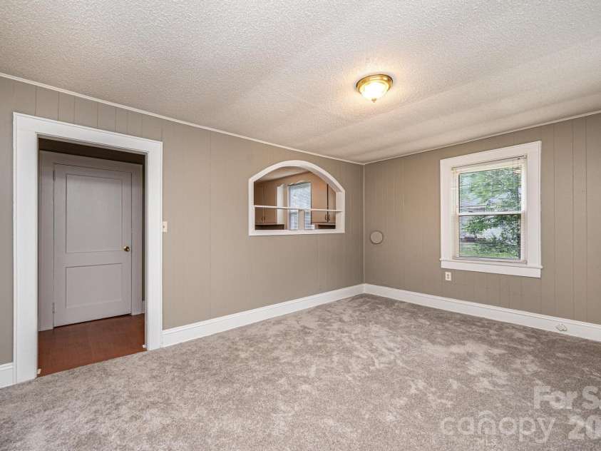 1725 8th Avenue, Hickory, NC 28601.  MLS# CAR4375956, YatesRealty ID 16596. 