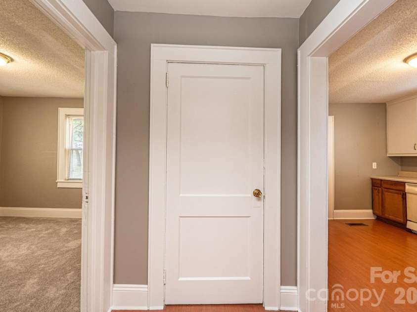 1725 8th Avenue, Hickory, NC 28601.  MLS# CAR4375956, YatesRealty ID 16596. 