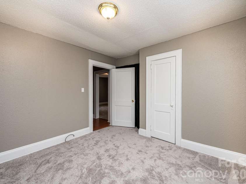 1725 8th Avenue, Hickory, NC 28601.  MLS# CAR4375956, YatesRealty ID 16596. 