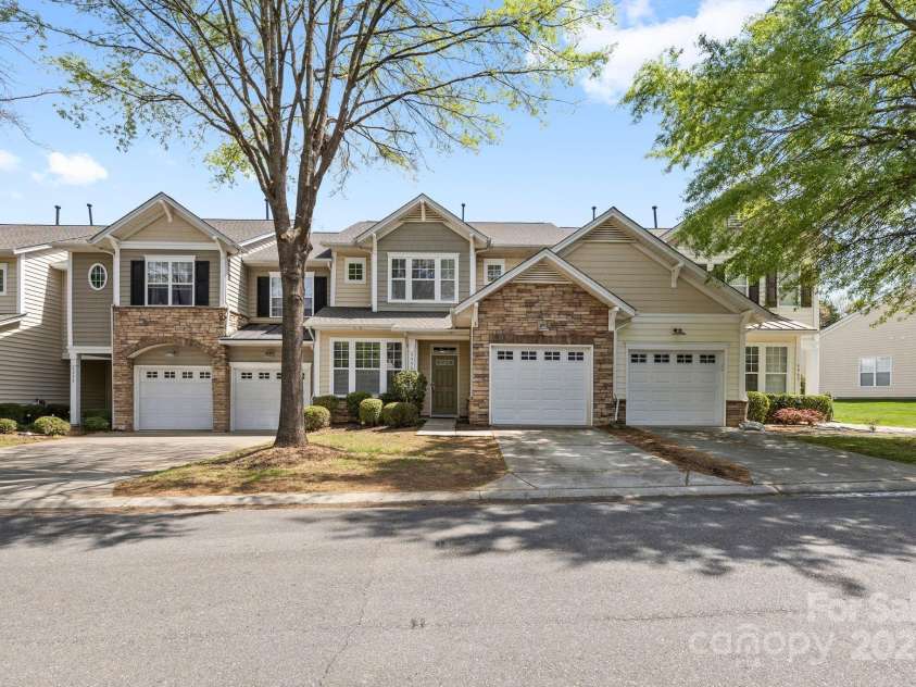 5959 Pale Moss Lane, Charlotte, NC 28269.  MLS# CAR4234404, YatesRealty ID 16596. 
