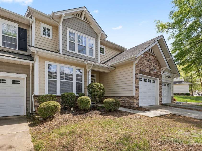 5959 Pale Moss Lane, Charlotte, NC 28269.  MLS# CAR4234404, YatesRealty ID 16596. 