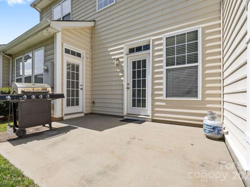 5959 Pale Moss Lane, Charlotte, NC 28269.  MLS# CAR4234404, YatesRealty ID 16596. 