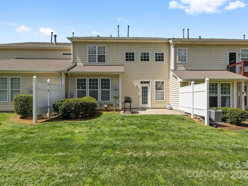 5959 Pale Moss Lane, Charlotte, NC 28269.  MLS# CAR4234404, YatesRealty ID 16596. 