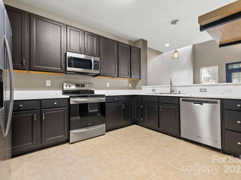 5959 Pale Moss Lane, Charlotte, NC 28269.  MLS# CAR4234404, YatesRealty ID 16596. 