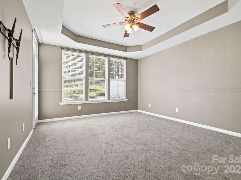 5959 Pale Moss Lane, Charlotte, NC 28269.  MLS# CAR4234404, YatesRealty ID 16596. 