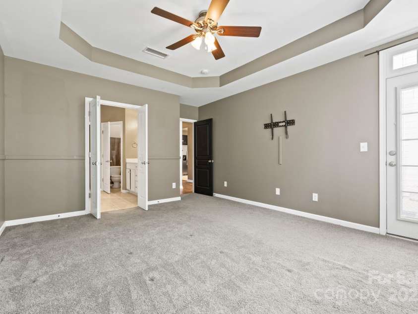 5959 Pale Moss Lane, Charlotte, NC 28269.  MLS# CAR4234404, YatesRealty ID 16596. 