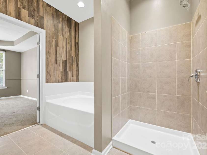 5959 Pale Moss Lane, Charlotte, NC 28269.  MLS# CAR4234404, YatesRealty ID 16596. 