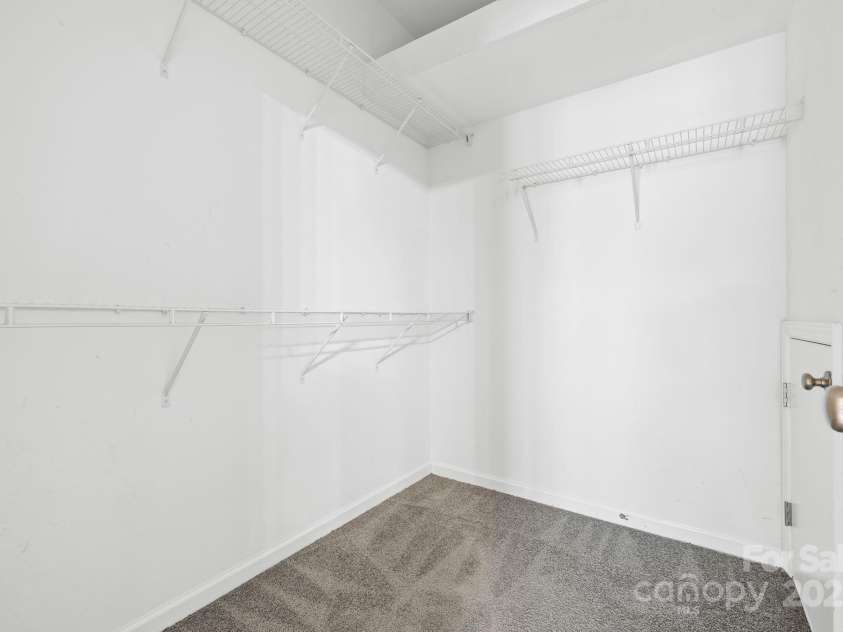 5959 Pale Moss Lane, Charlotte, NC 28269.  MLS# CAR4234404, YatesRealty ID 16596. 