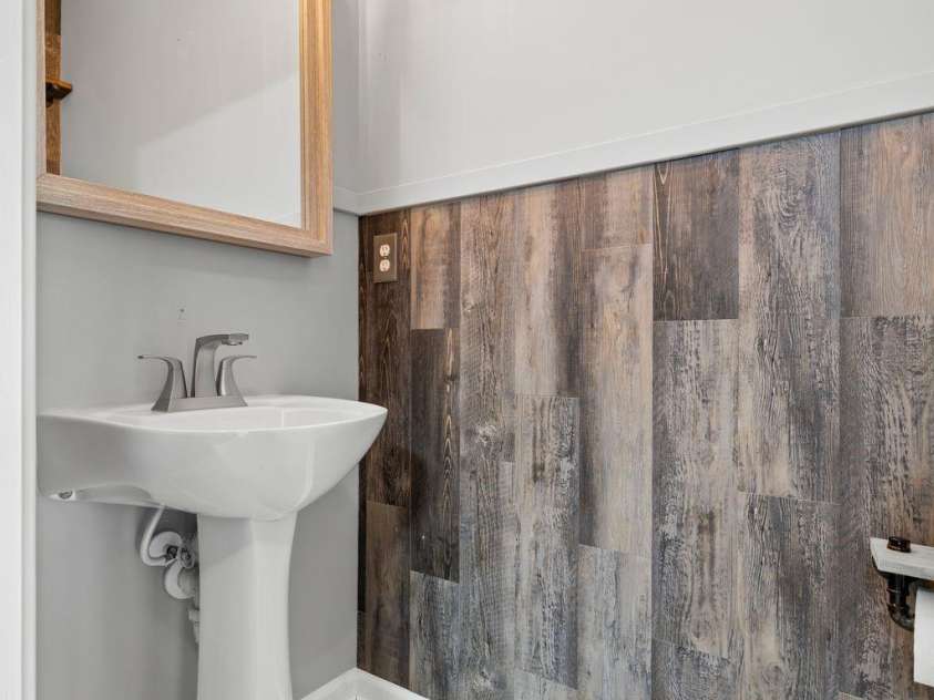 5959 Pale Moss Lane, Charlotte, NC 28269.  MLS# CAR4234404, YatesRealty ID 16596. 