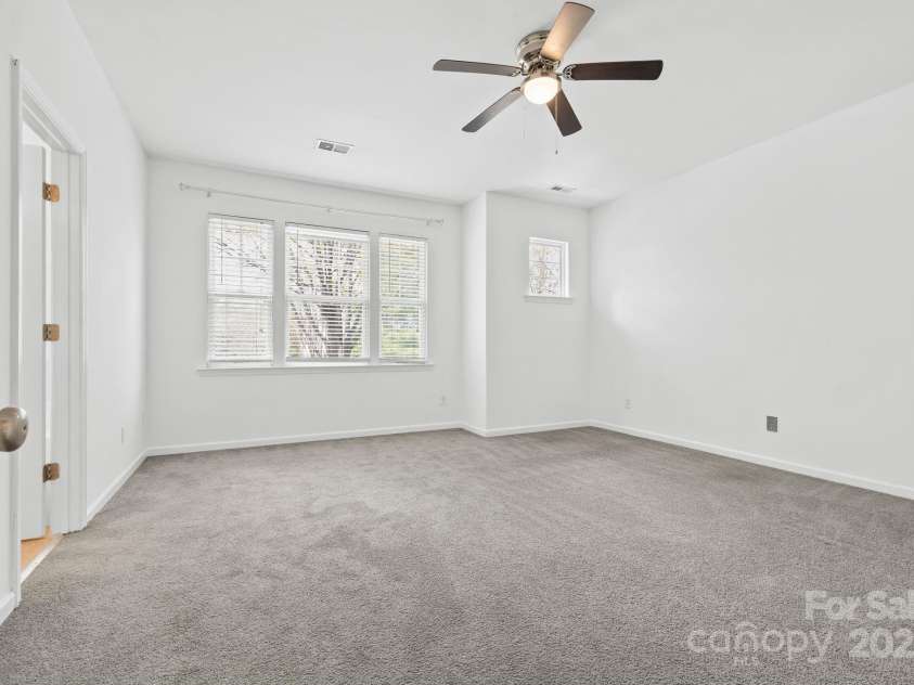 5959 Pale Moss Lane, Charlotte, NC 28269.  MLS# CAR4234404, YatesRealty ID 16596. 