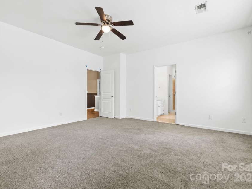 5959 Pale Moss Lane, Charlotte, NC 28269.  MLS# CAR4234404, YatesRealty ID 16596. 