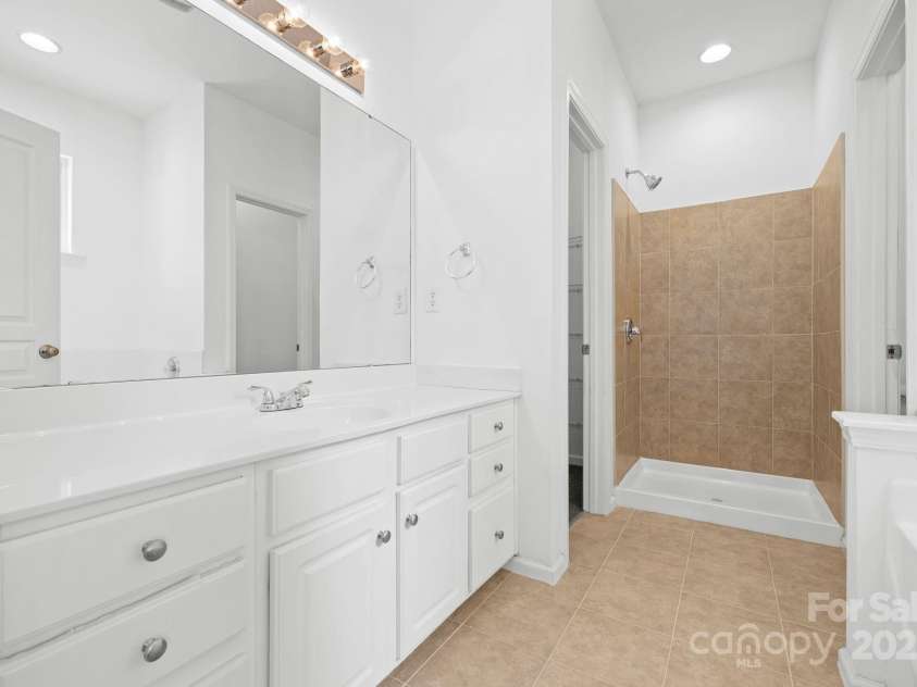 5959 Pale Moss Lane, Charlotte, NC 28269.  MLS# CAR4234404, YatesRealty ID 16596. 