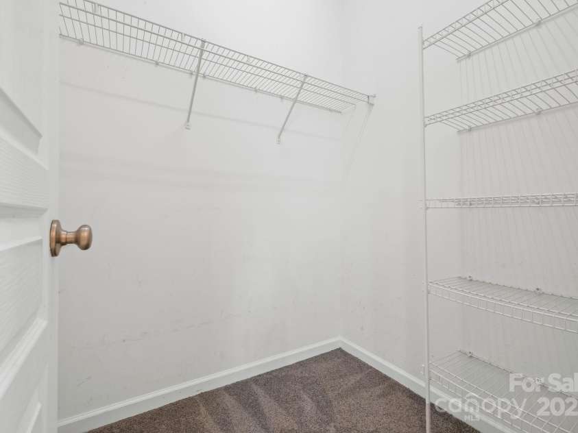 5959 Pale Moss Lane, Charlotte, NC 28269.  MLS# CAR4234404, YatesRealty ID 16596. 