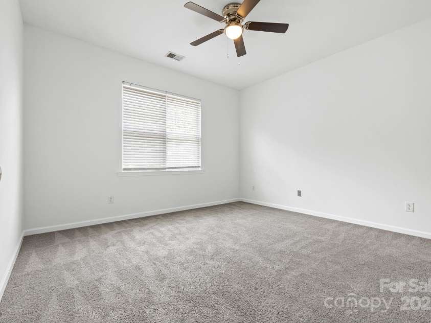 5959 Pale Moss Lane, Charlotte, NC 28269.  MLS# CAR4234404, YatesRealty ID 16596. 