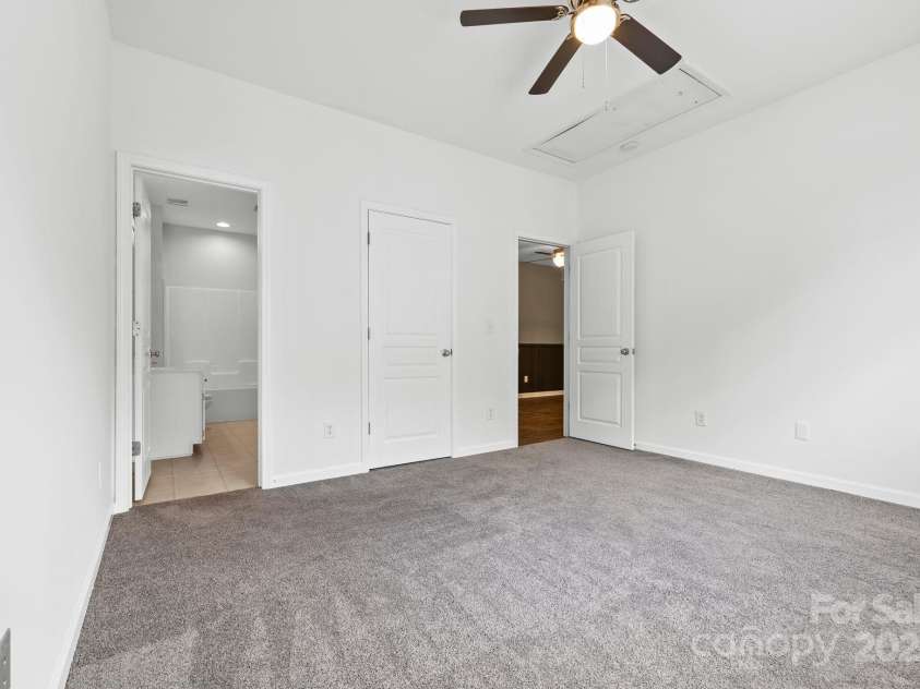 5959 Pale Moss Lane, Charlotte, NC 28269.  MLS# CAR4234404, YatesRealty ID 16596. 