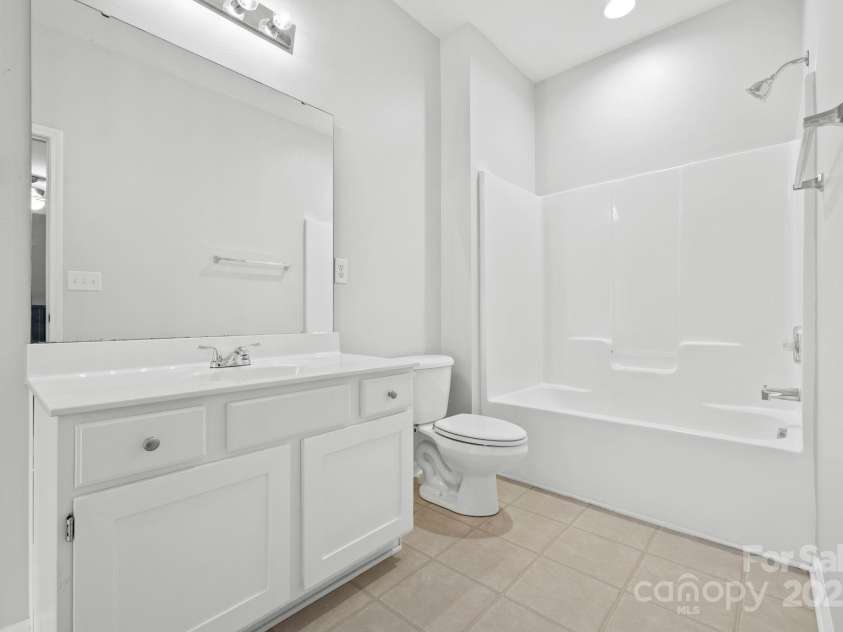 5959 Pale Moss Lane, Charlotte, NC 28269.  MLS# CAR4234404, YatesRealty ID 16596. 