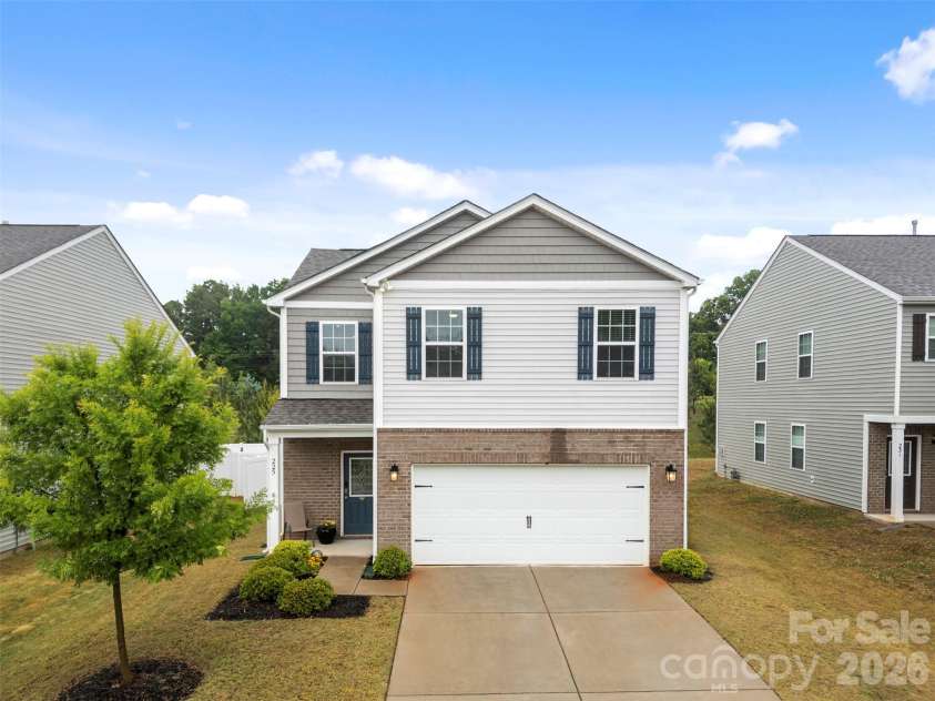 225 Final Stretch Lane, Clover, SC 29710.  MLS# CAR4375867, YatesRealty ID 16597. 