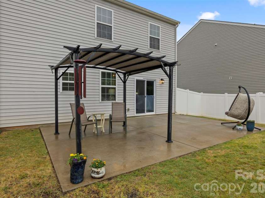 225 Final Stretch Lane, Clover, SC 29710.  MLS# CAR4375867, YatesRealty ID 16597. 