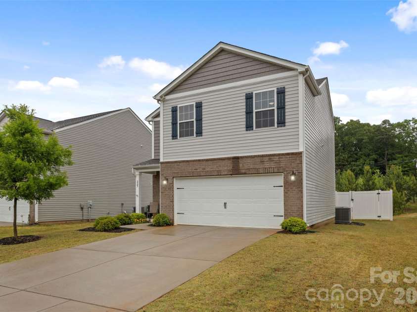 225 Final Stretch Lane, Clover, SC 29710.  MLS# CAR4375867, YatesRealty ID 16597. 
