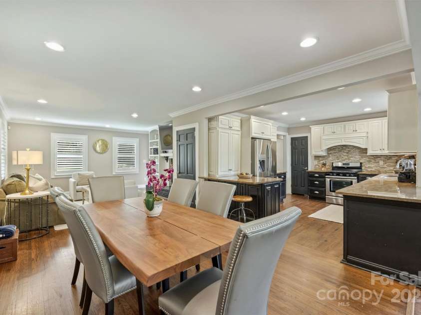 830 Jefferson Drive, Charlotte, NC 28270.  MLS# CAR4223874, YatesRealty ID 16597. 