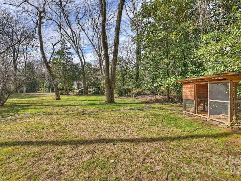 830 Jefferson Drive, Charlotte, NC 28270.  MLS# CAR4223874, YatesRealty ID 16597. 