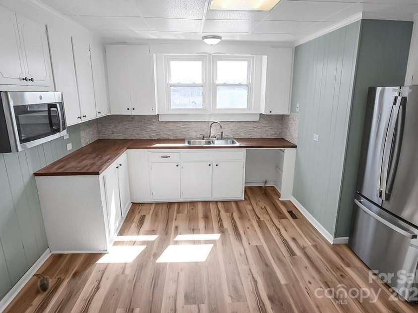 97 Central Avenue, China Grove, NC 28023.  MLS# CAR4227356, YatesRealty ID 16598. Kitchen