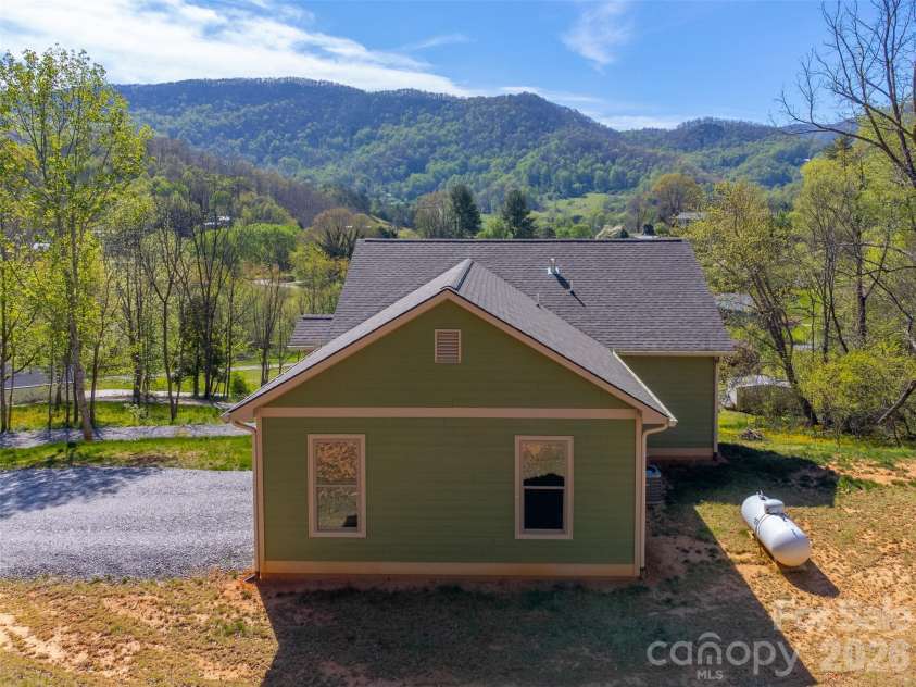 50 Sheriff Drive, Waynesville, NC 28786.  MLS# CAR4367838, YatesRealty ID 16599. 