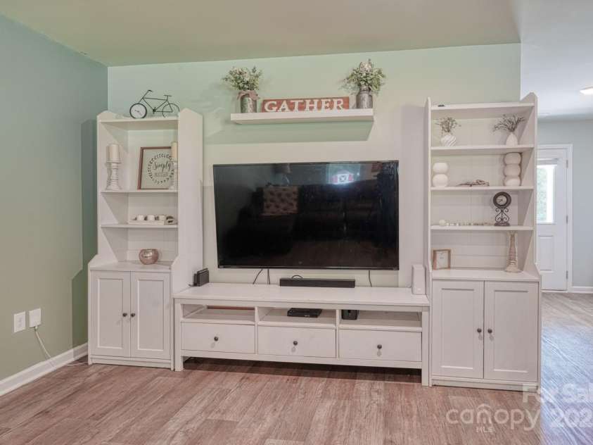 1281 Twin Bridge Road, Gaffney, SC 29341.  MLS# CAR4312131, YatesRealty ID 166. 