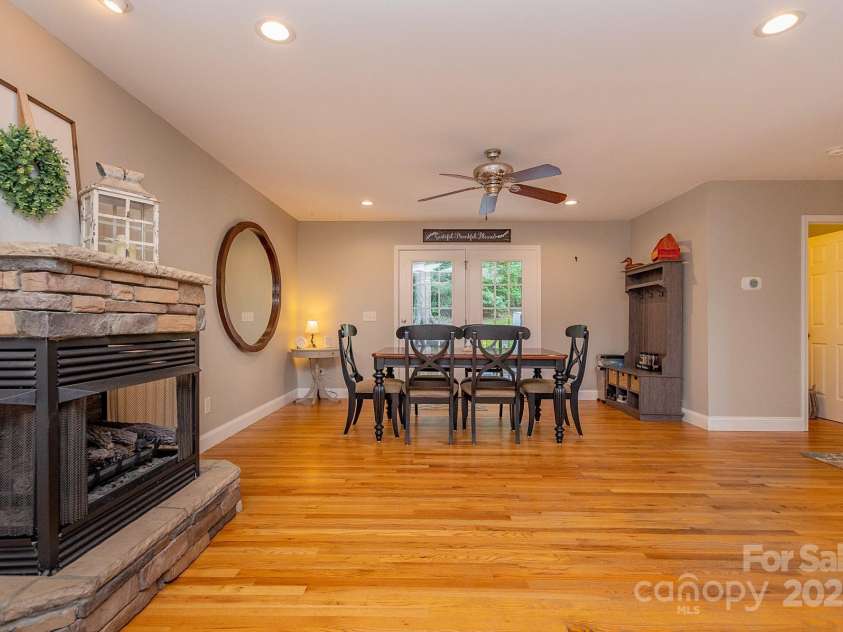 368 Noralin Drive, Winston Salem, NC 27107.  MLS# CAR4228996, YatesRealty ID 1660. 