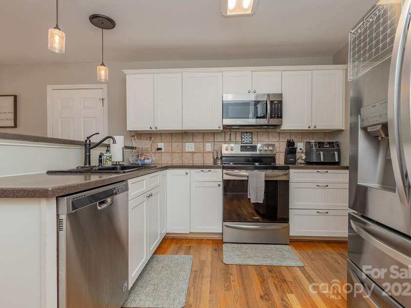 368 Noralin Drive, Winston Salem, NC 27107.  MLS# CAR4228996, YatesRealty ID 1660. 