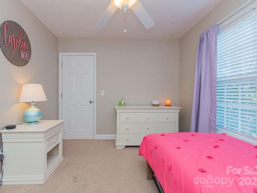 368 Noralin Drive, Winston Salem, NC 27107.  MLS# CAR4228996, YatesRealty ID 1660. 