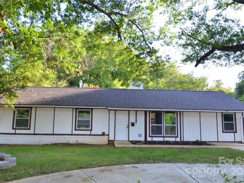 2000 Tyvola Road, Charlotte, NC 28210.  MLS# CAR4260481, YatesRealty ID 16600. 