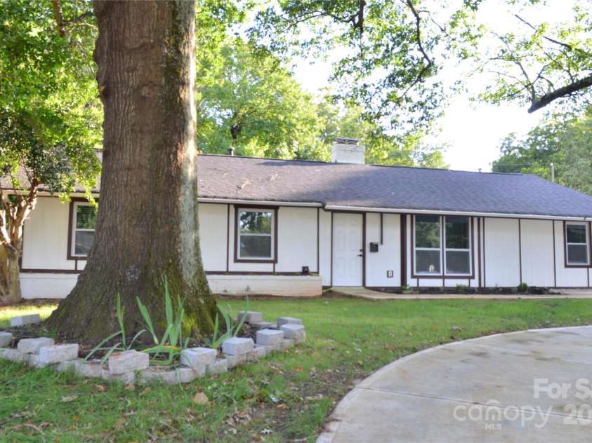 2000 Tyvola Road, Charlotte, NC 28210.  MLS# CAR4260481, YatesRealty ID 16600. 