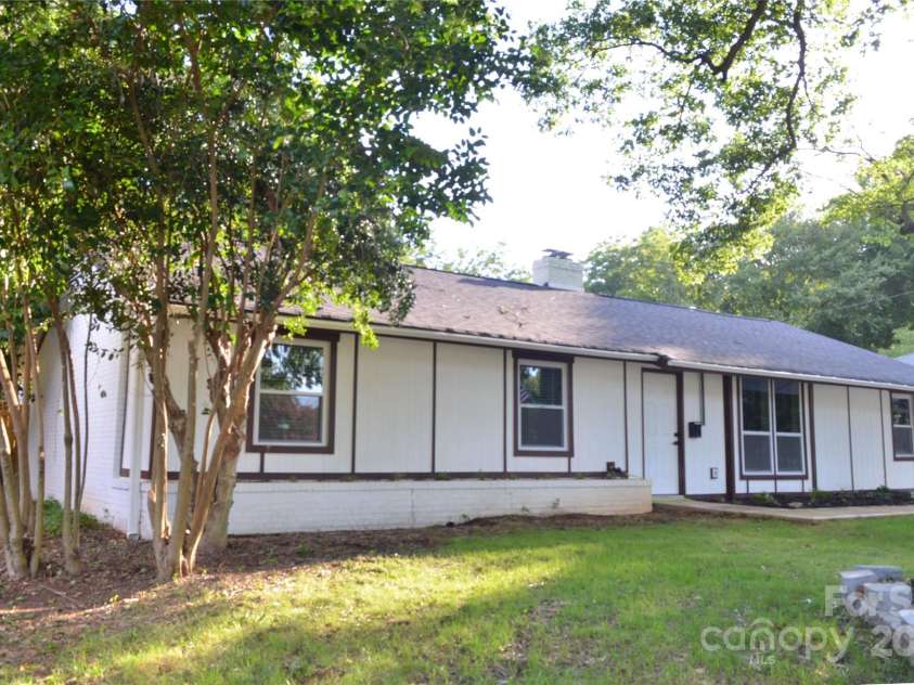 2000 Tyvola Road, Charlotte, NC 28210.  MLS# CAR4260481, YatesRealty ID 16600. 