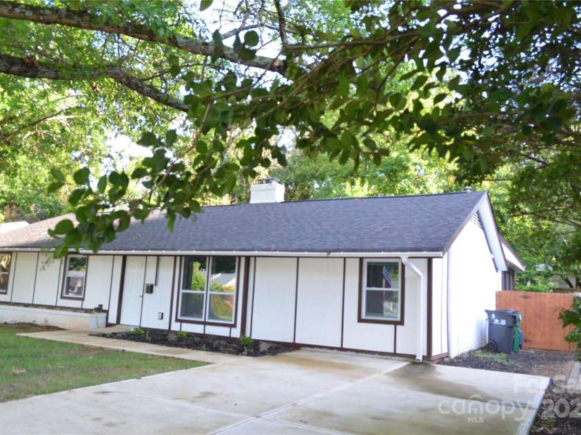 2000 Tyvola Road, Charlotte, NC 28210.  MLS# CAR4260481, YatesRealty ID 16600. 