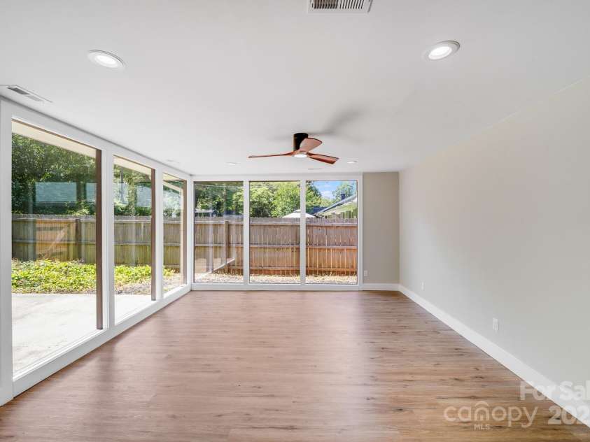 2000 Tyvola Road, Charlotte, NC 28210.  MLS# CAR4260481, YatesRealty ID 16600. 