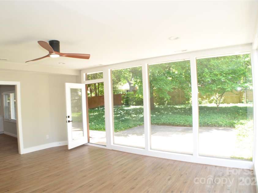 2000 Tyvola Road, Charlotte, NC 28210.  MLS# CAR4260481, YatesRealty ID 16600. 