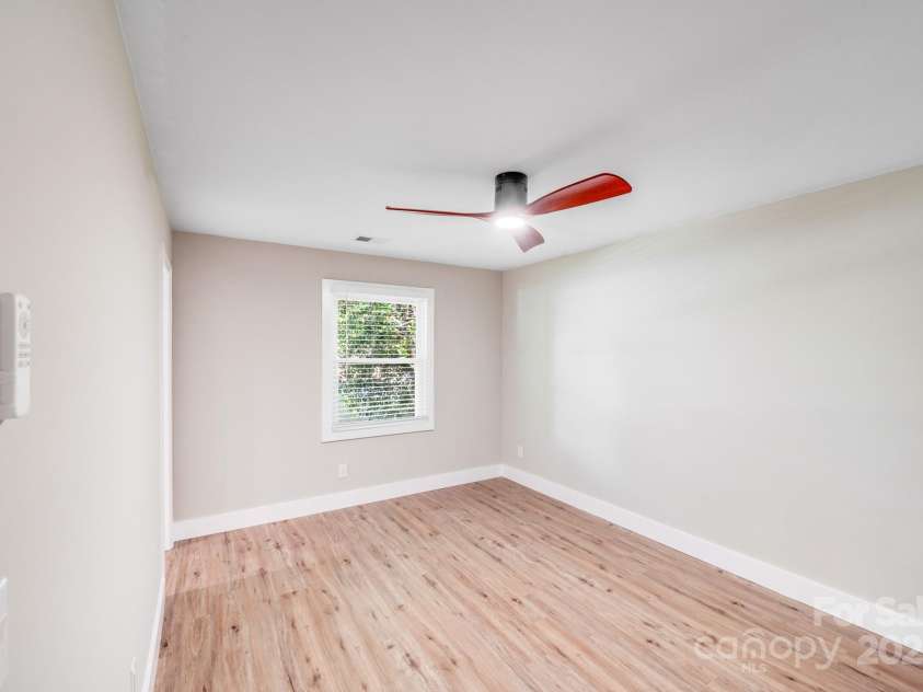 2000 Tyvola Road, Charlotte, NC 28210.  MLS# CAR4260481, YatesRealty ID 16600. 
