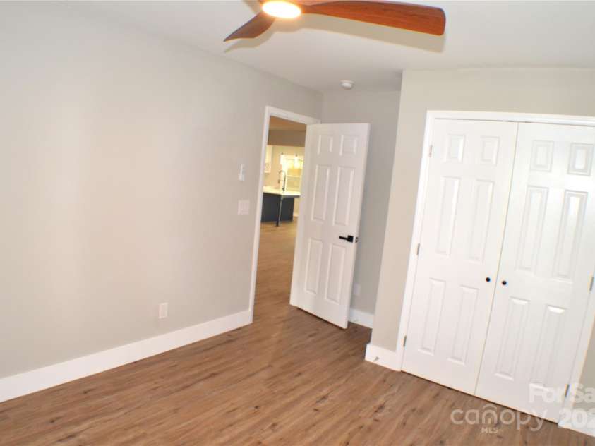 2000 Tyvola Road, Charlotte, NC 28210.  MLS# CAR4260481, YatesRealty ID 16600. 