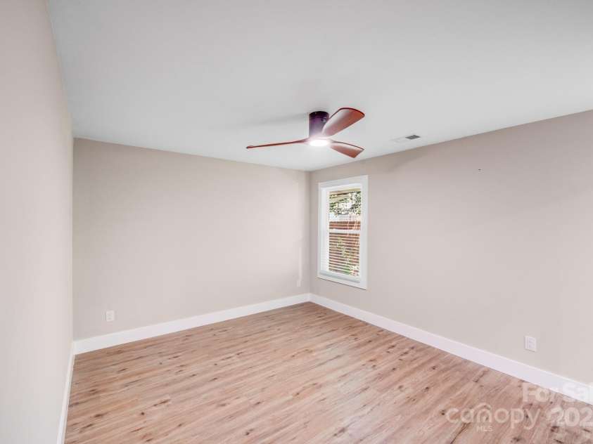 2000 Tyvola Road, Charlotte, NC 28210.  MLS# CAR4260481, YatesRealty ID 16600. 