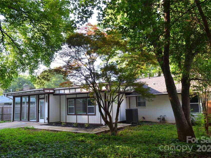 2000 Tyvola Road, Charlotte, NC 28210.  MLS# CAR4260481, YatesRealty ID 16600. 