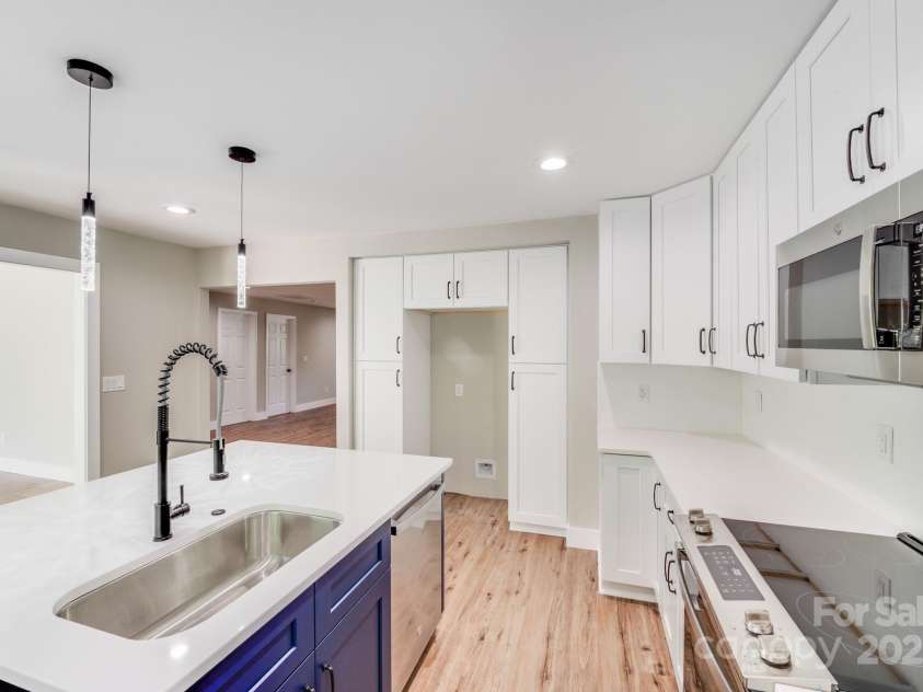 2000 Tyvola Road, Charlotte, NC 28210.  MLS# CAR4260481, YatesRealty ID 16600. Experience the ease of an open and inviting floorplan that flows effortlessly throughout this beautifully designed home—perfect for both everyday living and entertaining.
