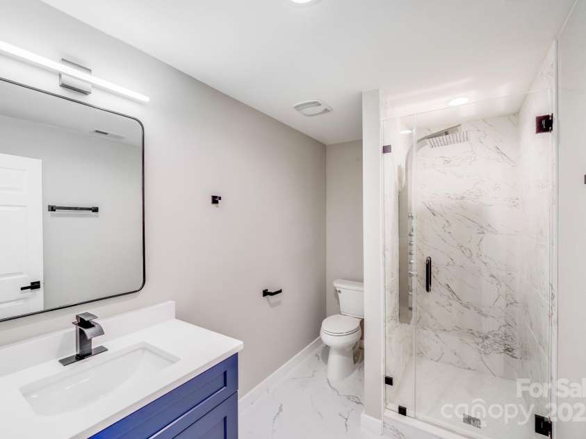 2000 Tyvola Road, Charlotte, NC 28210.  MLS# CAR4260481, YatesRealty ID 16600. Indulge in the spa-like comfort of a premium shower head offering multiple massage settings—perfect for unwinding after a long, stressful day.