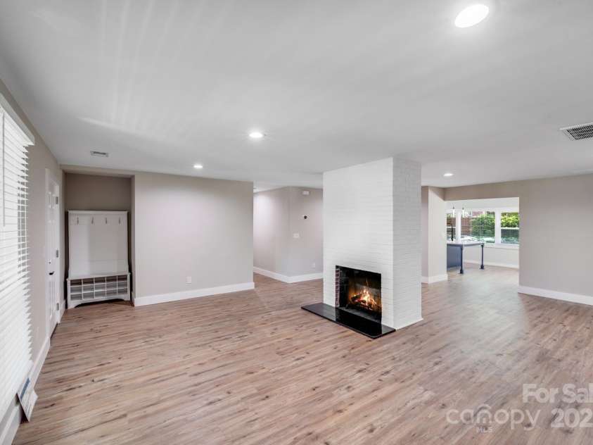 2000 Tyvola Road, Charlotte, NC 28210.  MLS# CAR4260481, YatesRealty ID 16600. Thoughtfully designed living room includes a built-in cubby—perfect for neatly storing shoes, jackets, and everyday essentials.