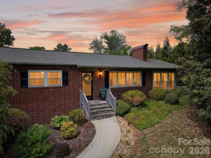 1818 Hickory Boulevard, Lenoir, NC 28645.  MLS# CAR4375626, YatesRealty ID 16601. 