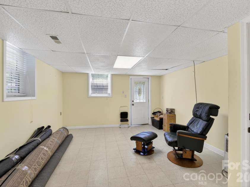 1818 Hickory Boulevard, Lenoir, NC 28645.  MLS# CAR4375626, YatesRealty ID 16601. 