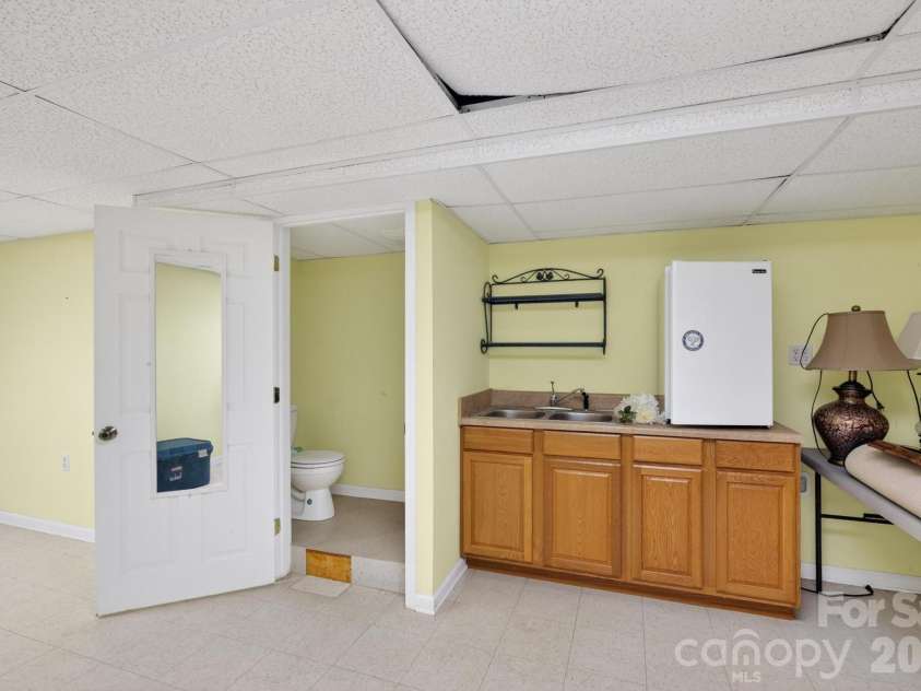1818 Hickory Boulevard, Lenoir, NC 28645.  MLS# CAR4375626, YatesRealty ID 16601. 
