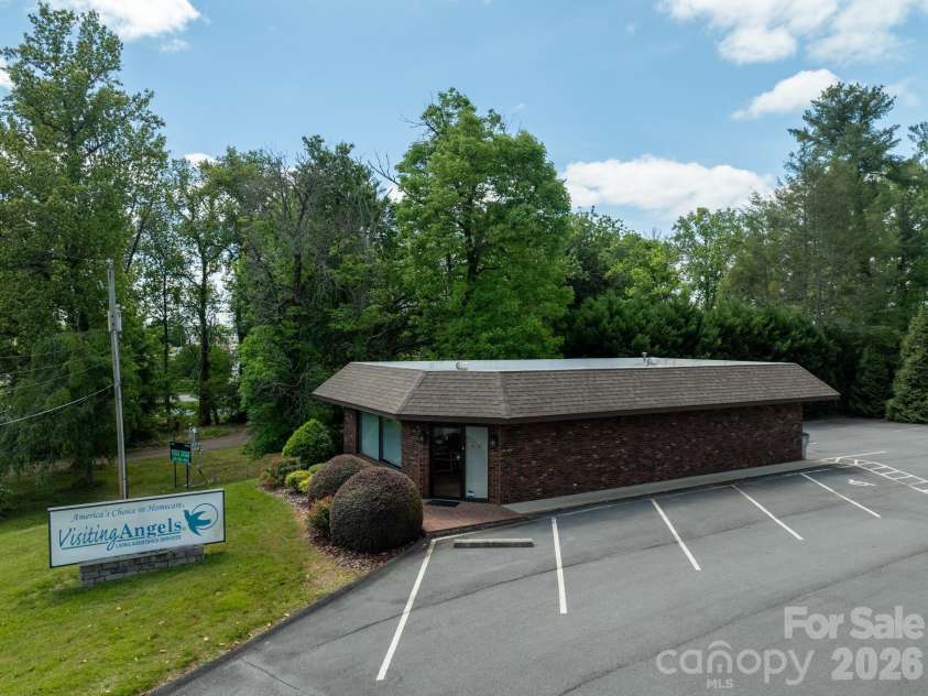 1818 Hickory Boulevard, Lenoir, NC 28645.  MLS# CAR4375626, YatesRealty ID 16601. 