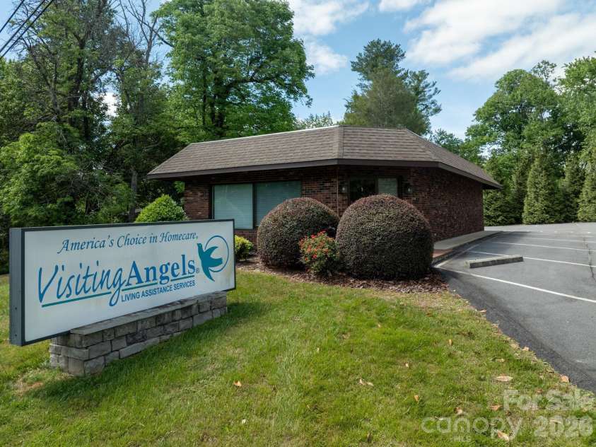1818 Hickory Boulevard, Lenoir, NC 28645.  MLS# CAR4375626, YatesRealty ID 16601. 